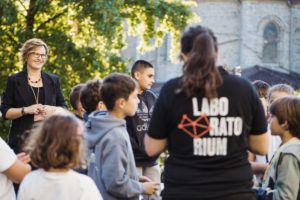 Grupo de niños en actividad educativa del 10 aniversario del Museo Laboratorium. 