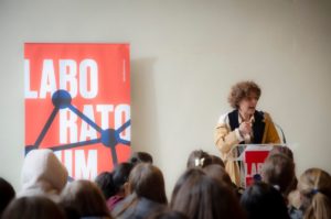 Ainhoa Lete, concejala de Igualdad de Bergara, durante el certamen Emakume Zientzialariak en el Laboratorium Museo